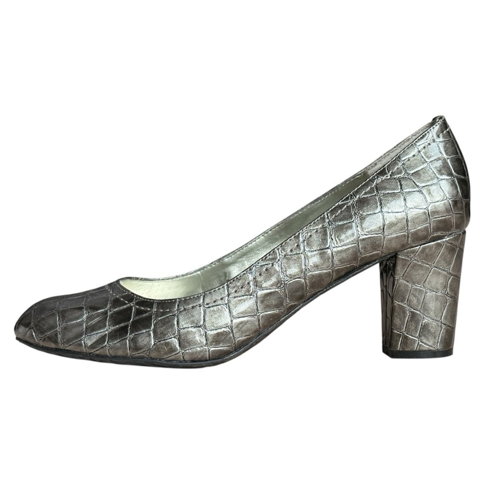Anne Klein size 7.5 Croc-Embossed Women's Pumps Gray